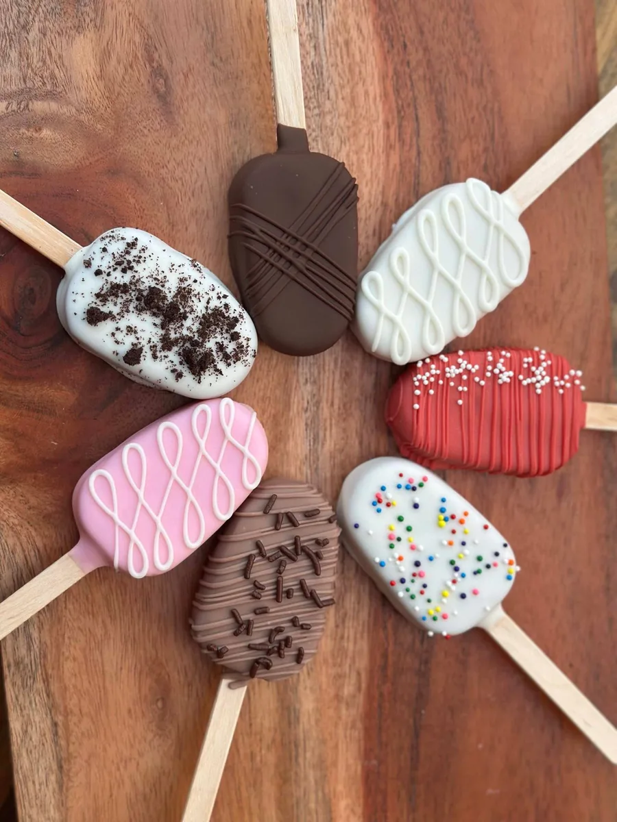 Cakesicles on sticks