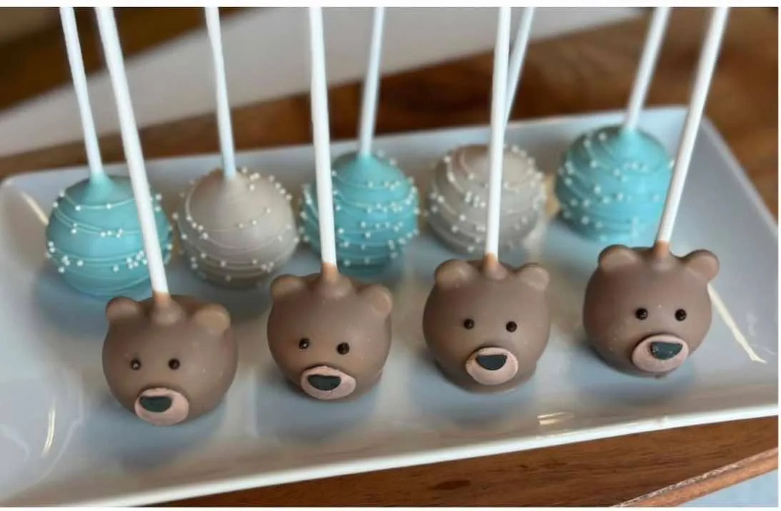 Teddy bear baby shower cake pops