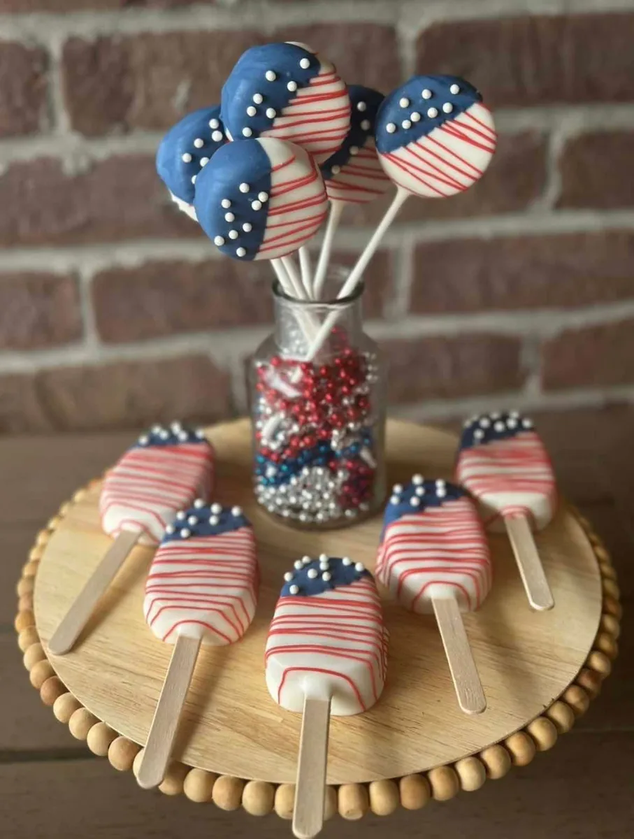 Patriotic red, white and blue cake pops and cakesicles